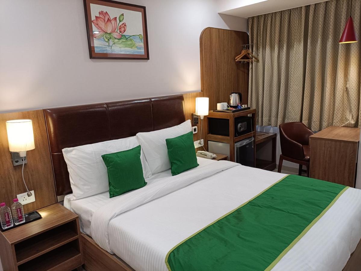 The Beacon Hotel Vadodara Exterior photo