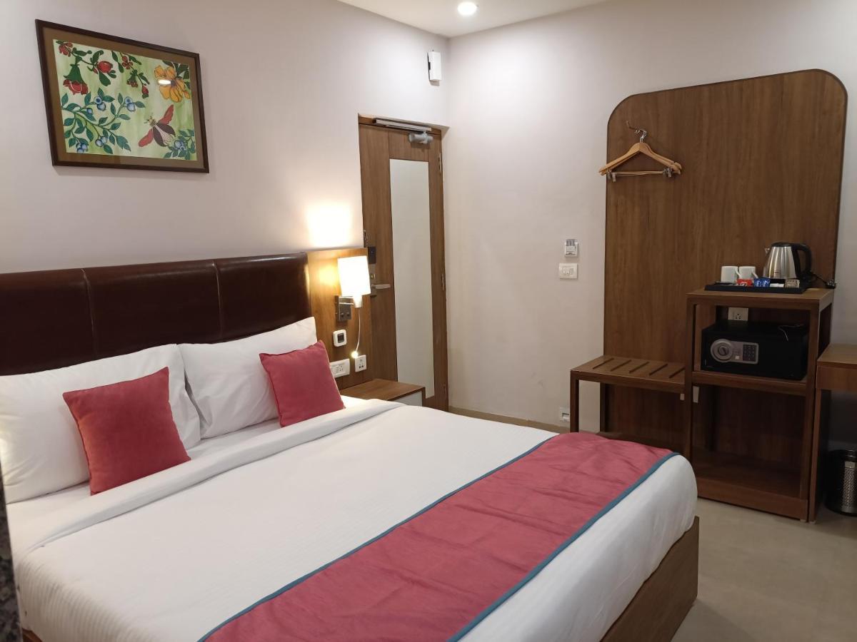 The Beacon Hotel Vadodara Exterior photo