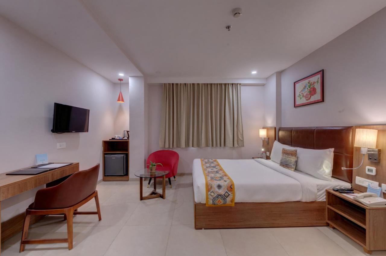 The Beacon Hotel Vadodara Exterior photo
