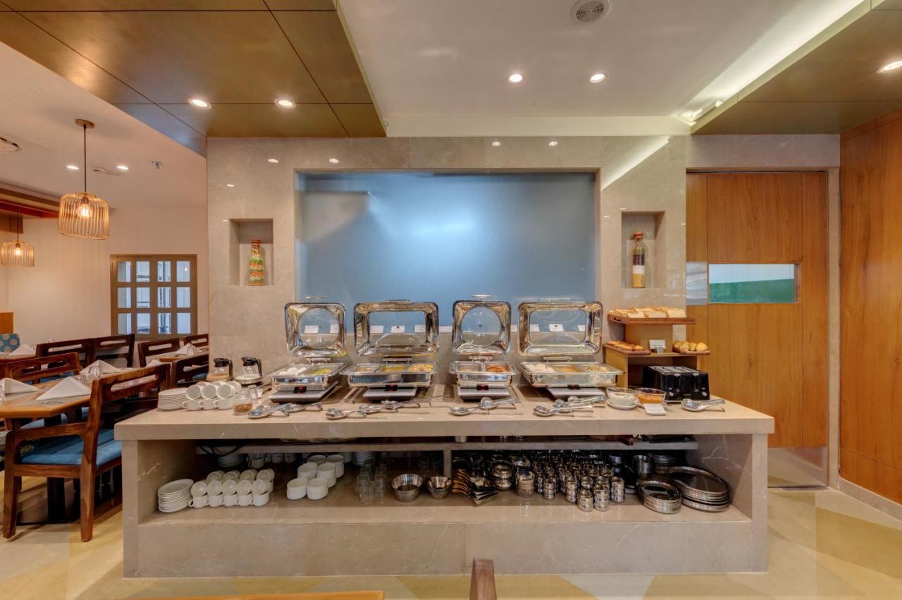 The Beacon Hotel Vadodara Exterior photo