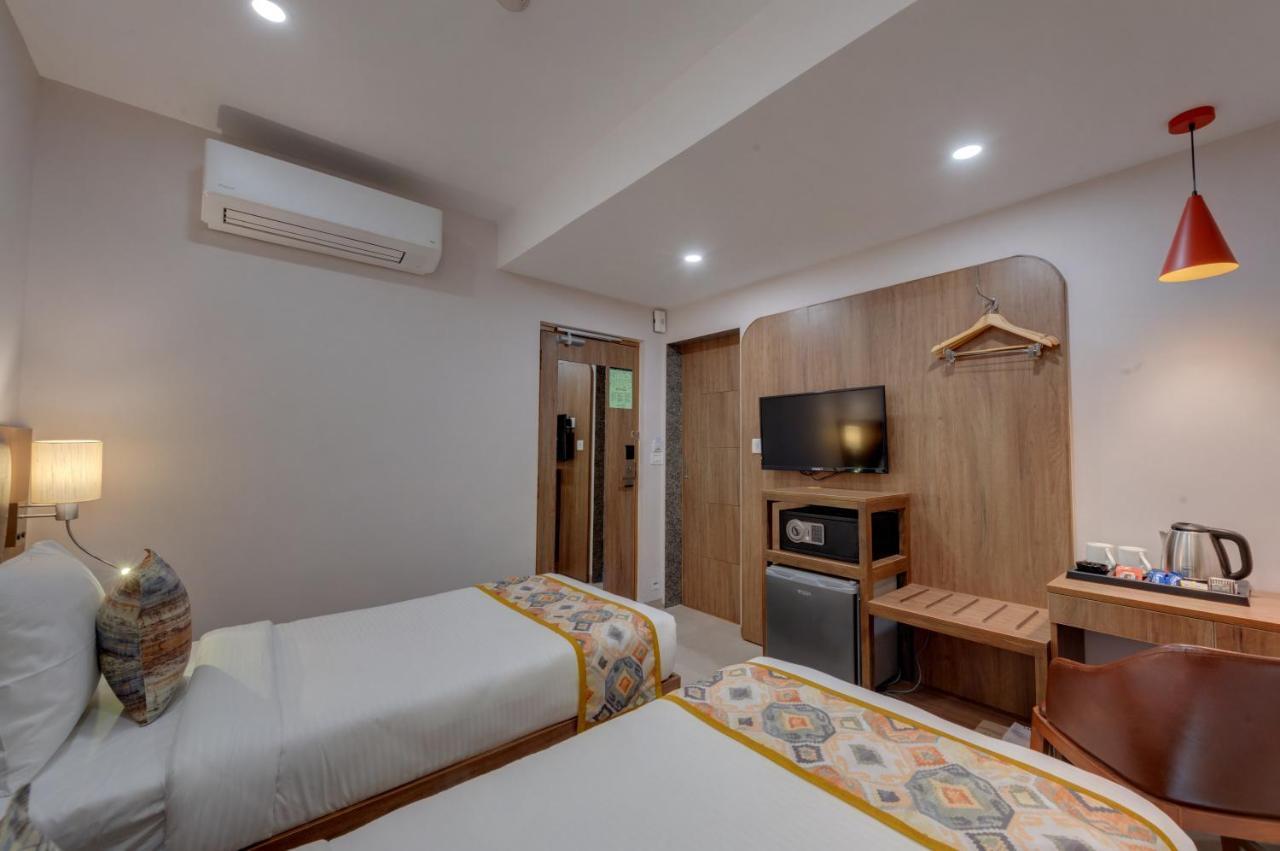 The Beacon Hotel Vadodara Exterior photo