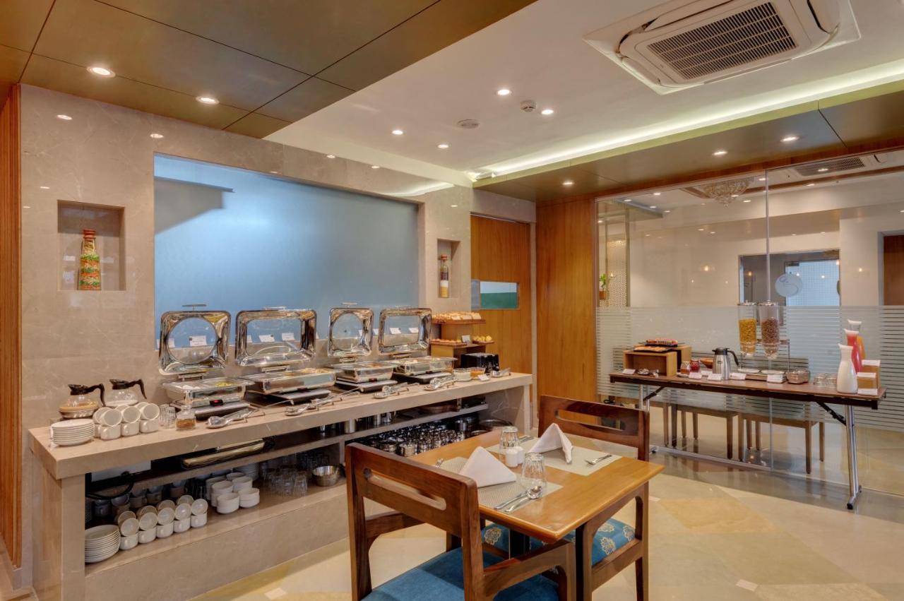 The Beacon Hotel Vadodara Exterior photo