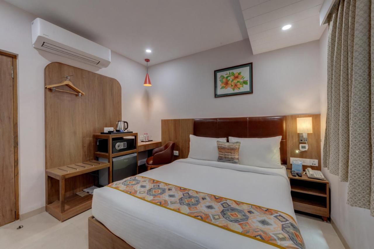 The Beacon Hotel Vadodara Exterior photo