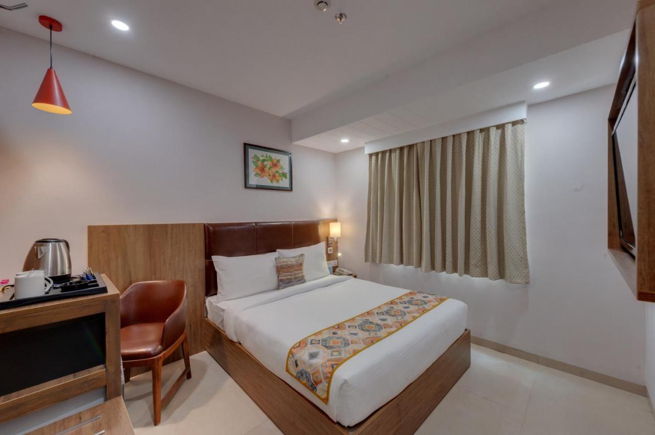 The Beacon Hotel Vadodara Exterior photo
