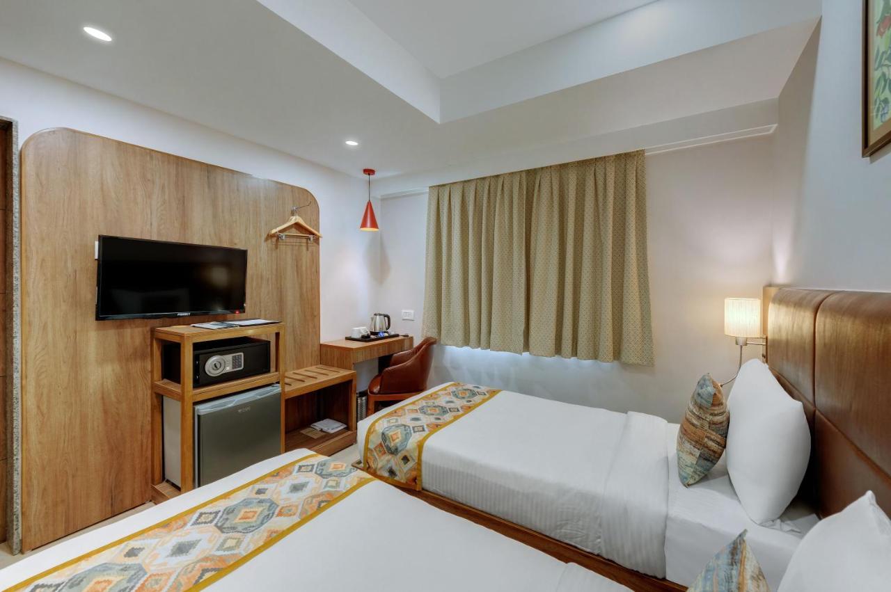 The Beacon Hotel Vadodara Exterior photo