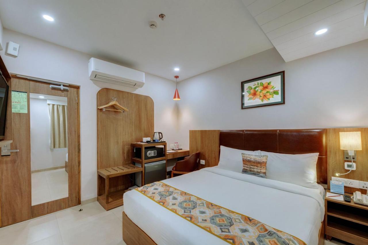 The Beacon Hotel Vadodara Exterior photo
